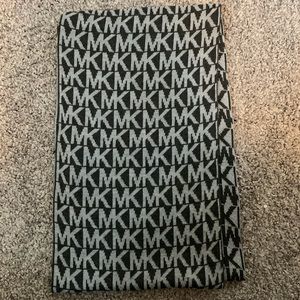 NWOT Michael Kors Infinity Logo Scarf